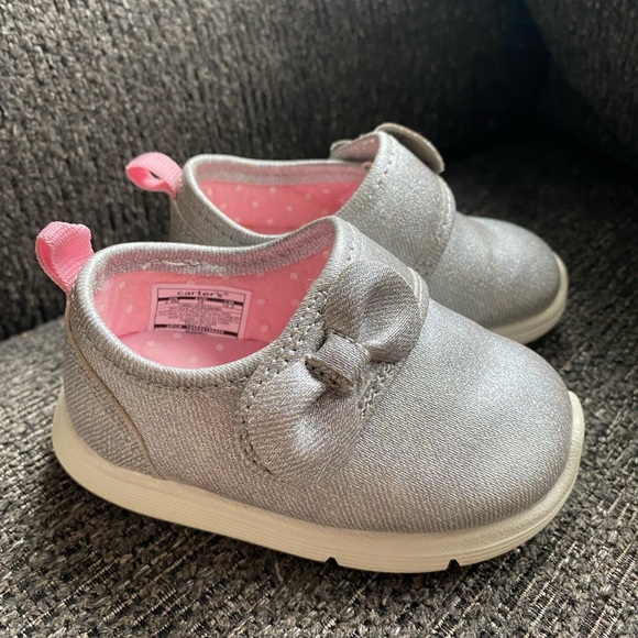 Carter’s Silver Sneakers Baby/Toddler Size 2.5 - Picture 2 of 6